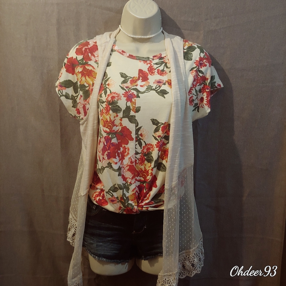 🎉🛍 Moa Moa floral tied front t shirt size small